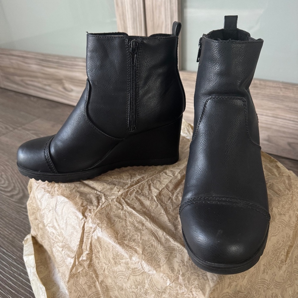 Black Platform Boots - image 4